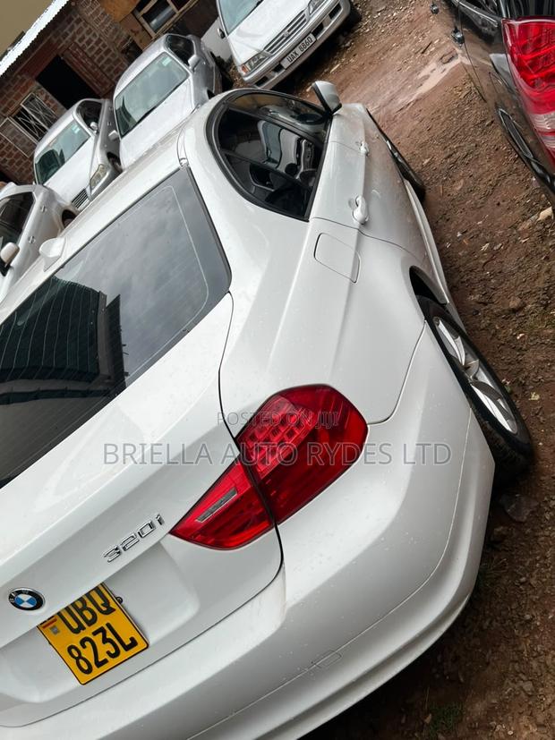 BMW 320i 2011 White