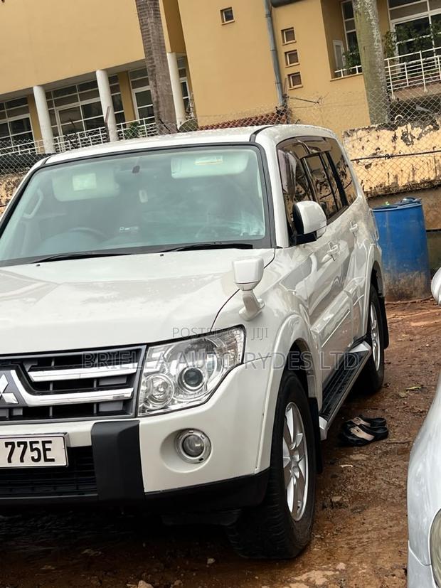 Mitsubishi Pajero 2011 White