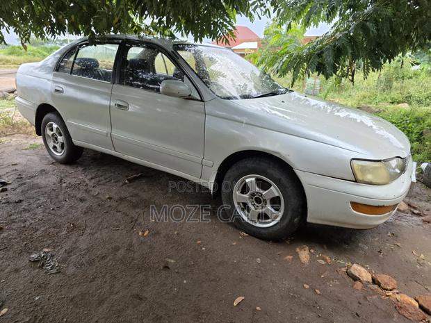 Toyota Corona 1996 White