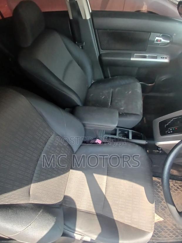 Toyota Corolla Rumion 2011 White