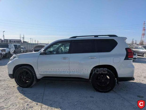 Toyota Land Cruiser Prado 2.7 2023 White