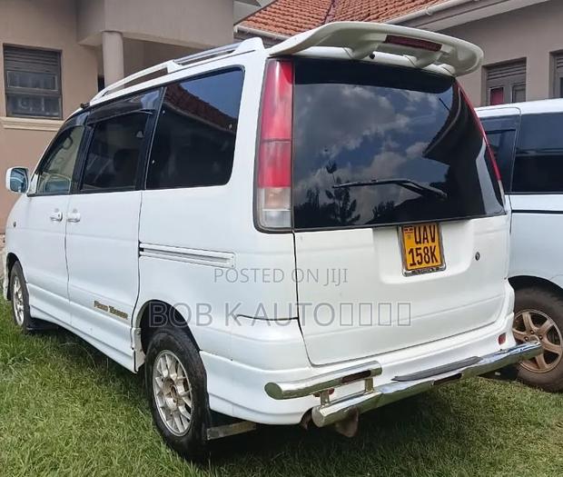 Toyota Noah 2001 White