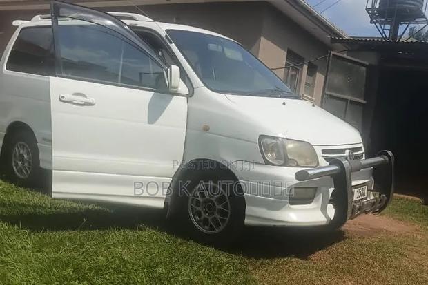 Toyota Noah 2001 White
