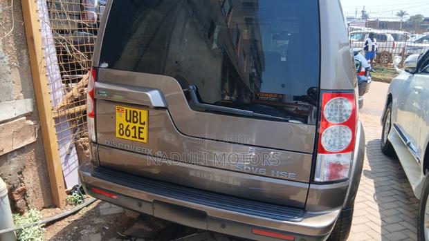 Land Rover Discovery 2018 Gold