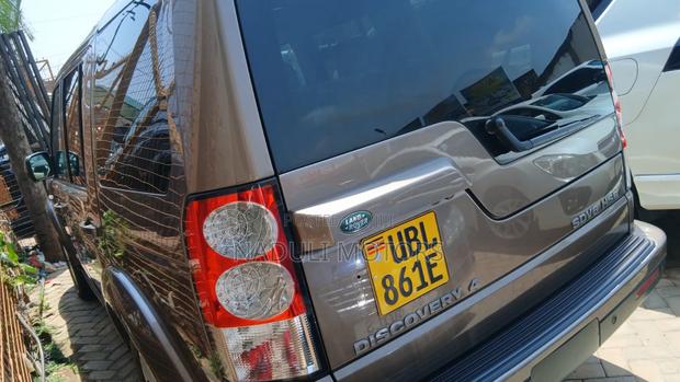 Land Rover Discovery 2018 Gold