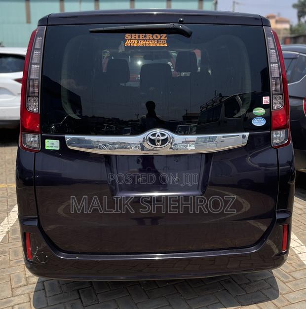 Toyota Noah 2.0 FWD (8 Seater) 2014 Purple