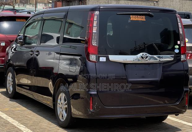 Toyota Noah 2.0 FWD (8 Seater) 2014 Purple