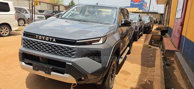 New Toyota Hilux 2026 Gray