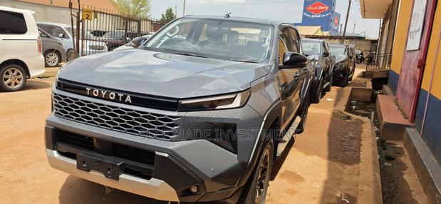 New Toyota Hilux 2026 Gray