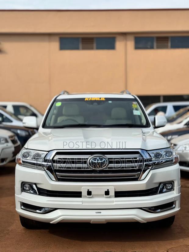 Toyota Land Cruiser 2022 White