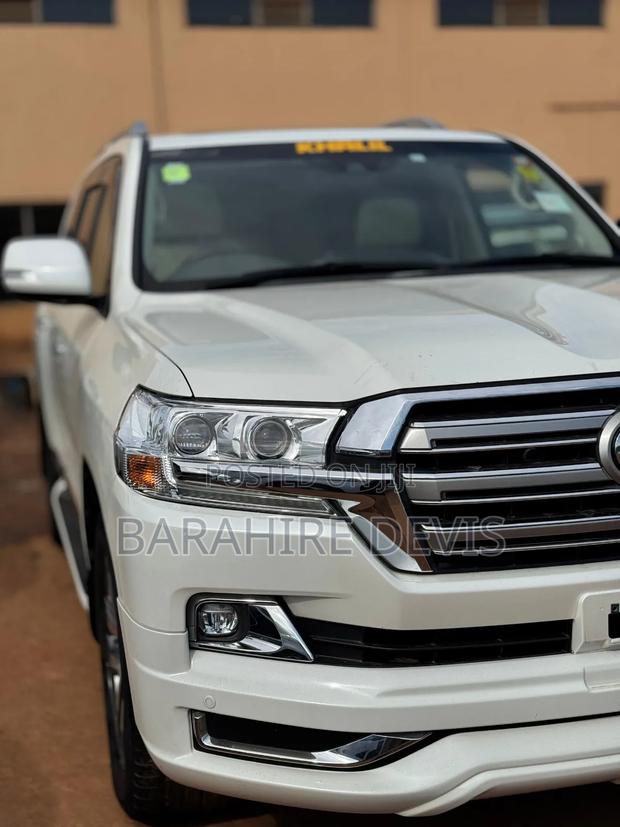 Toyota Land Cruiser 2022 White
