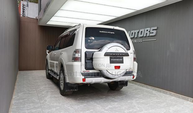Mitsubishi Pajero 2012 White