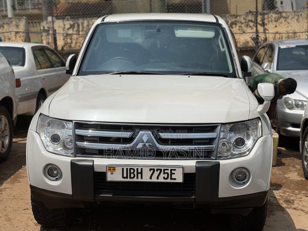 Mitsubishi Pajero 2009 White