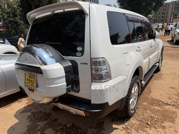 Mitsubishi Pajero 2009 White