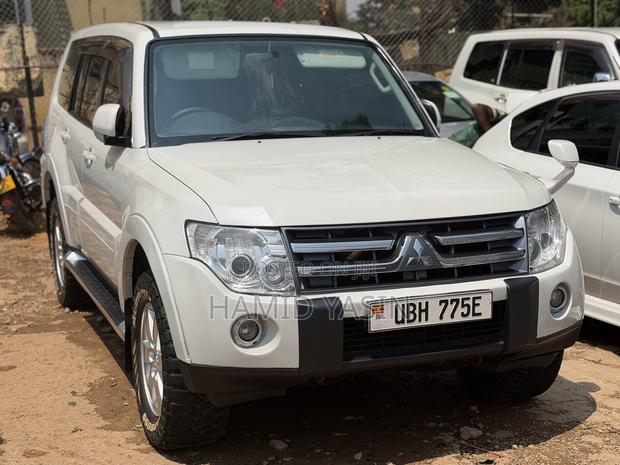 Mitsubishi Pajero 2009 White