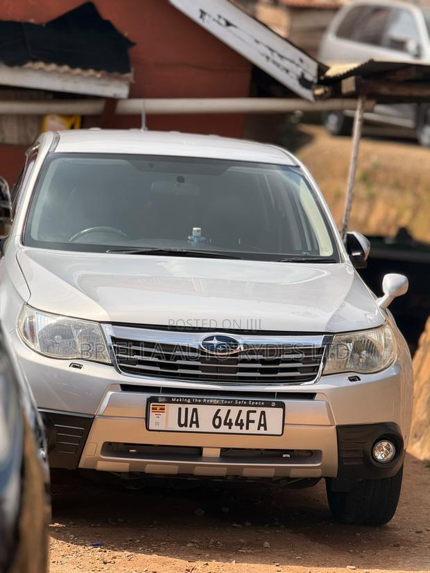 Subaru Forester 2010 Silver