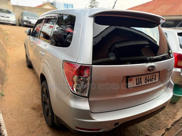 Subaru Forester 2010 Silver