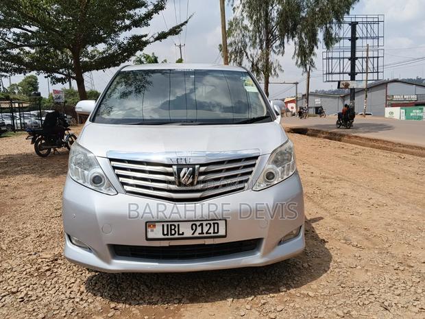 Toyota Alphard 2009 Silver