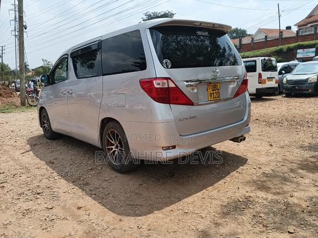 Toyota Alphard 2009 Silver