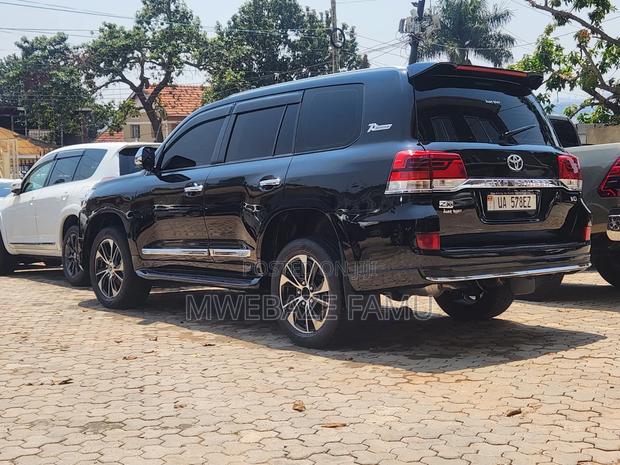 Toyota Land Cruiser 2017 Black