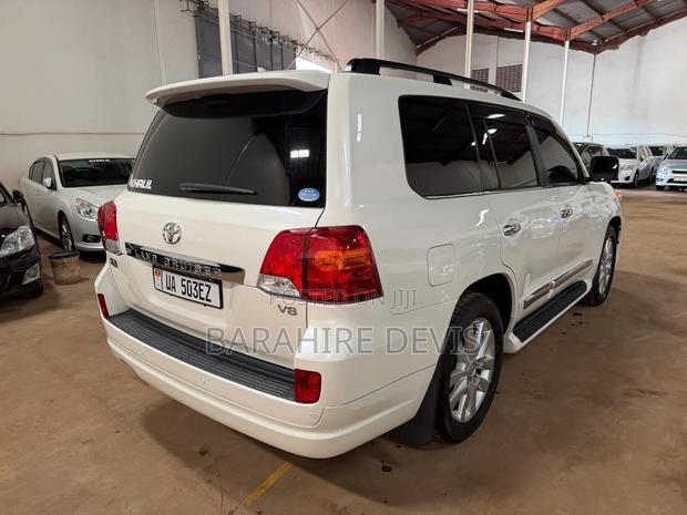 Toyota Land Cruiser 2012 White