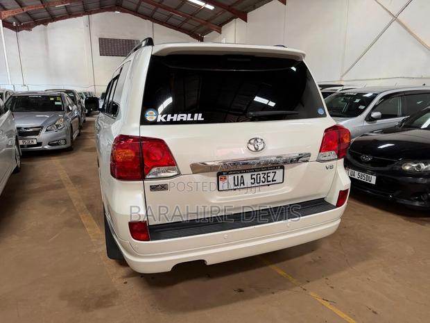 Toyota Land Cruiser 2012 White