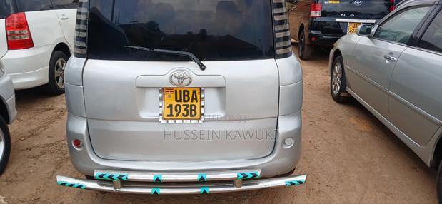 Toyota Sienta 2005 Silver
