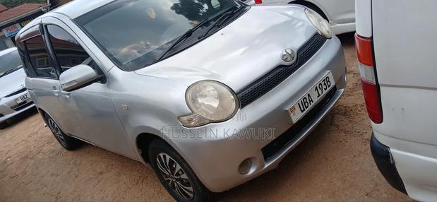 Toyota Sienta 2005 Silver