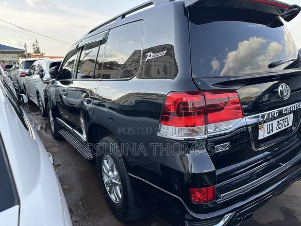 Toyota Land Cruiser 2012 Black