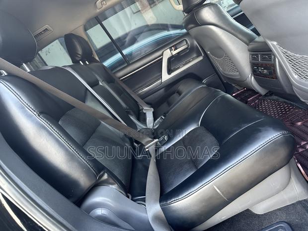 Toyota Land Cruiser 2012 Black