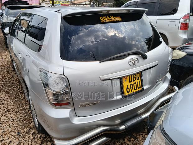 Toyota Corolla Fielder 2010 Silver