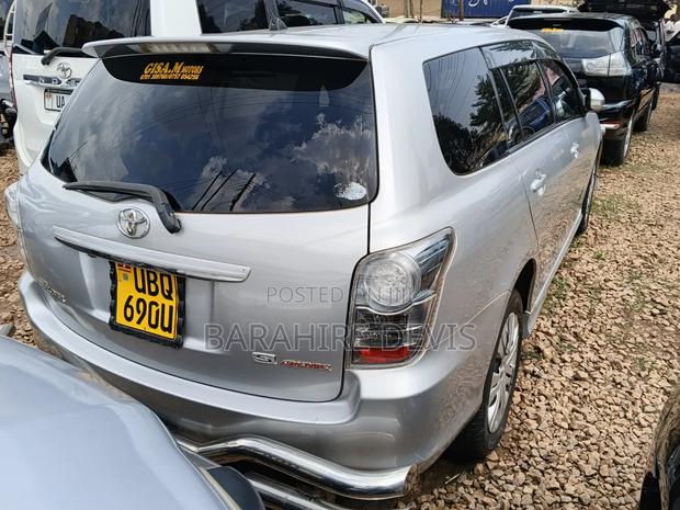 Toyota Corolla Fielder 2010 Silver