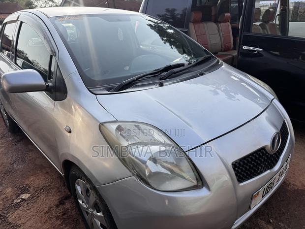 Toyota Vitz 2004 Silver