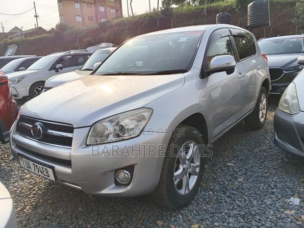 Toyota RAV4 2011 Silver