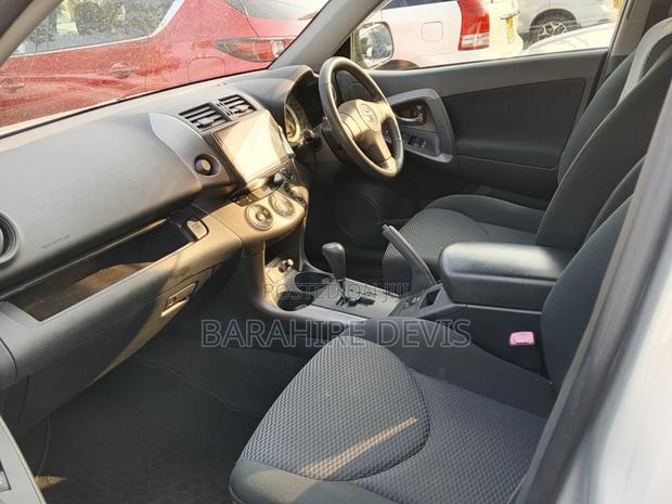 Toyota RAV4 2011 Silver