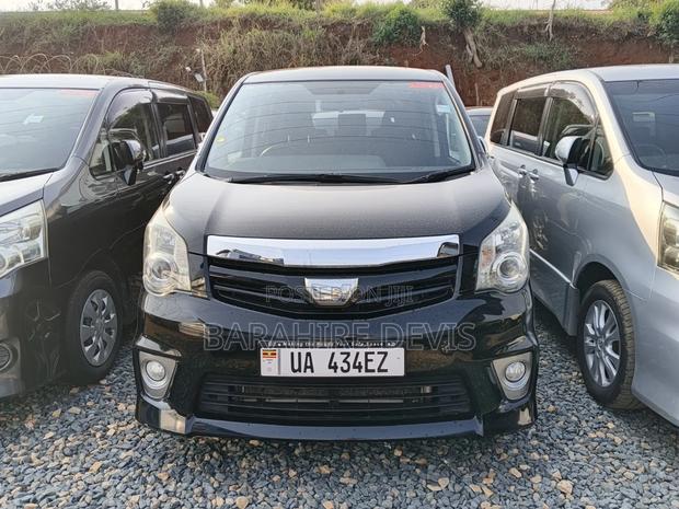 Toyota Noah 2011 Black
