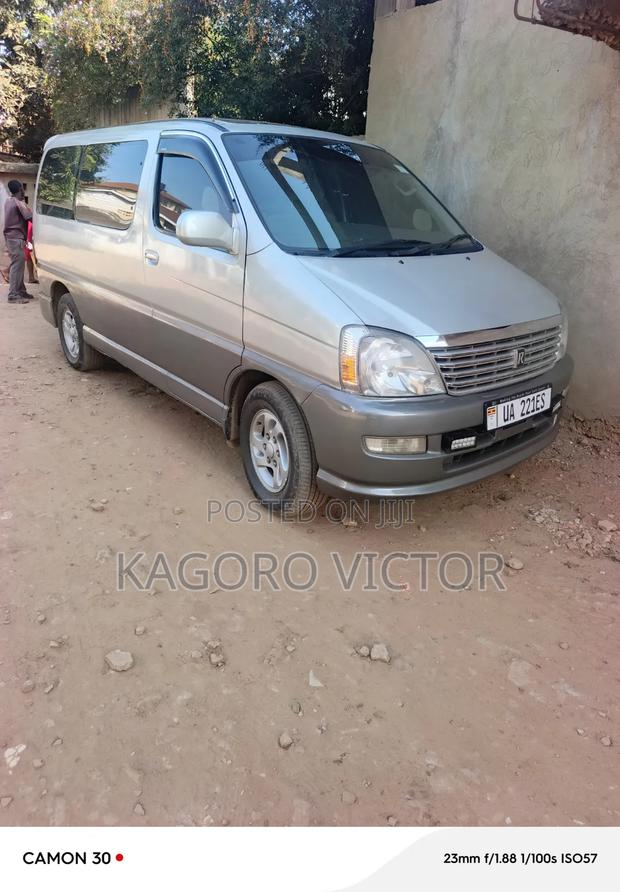 Toyota Regius 1998 Silver
