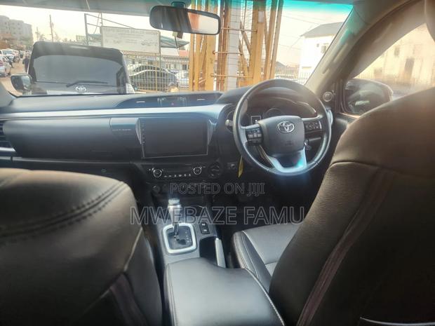 Toyota Hilux 2018 Gray