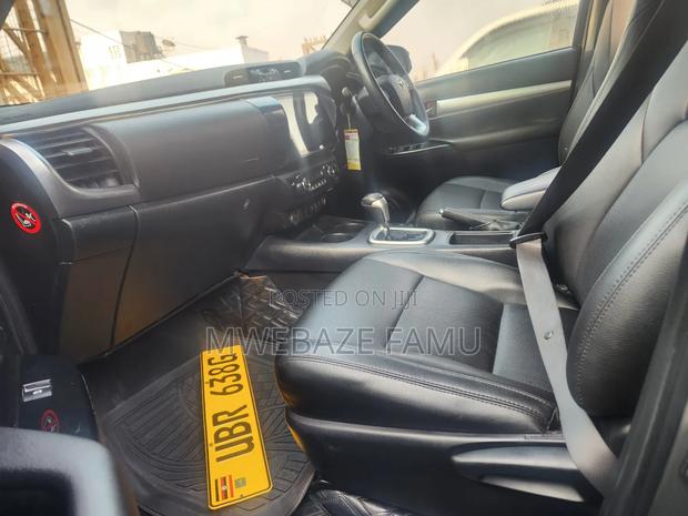 Toyota Hilux 2018 Gray