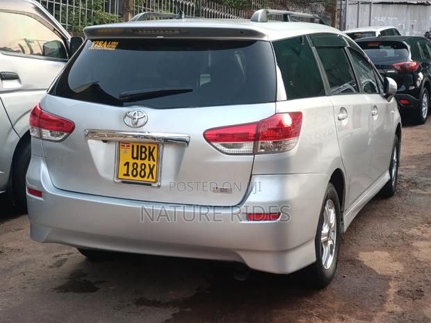 Toyota Wish 2010 Silver