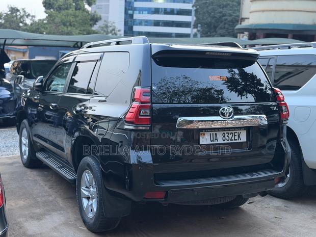 Toyota Land Cruiser Prado 2018 Black