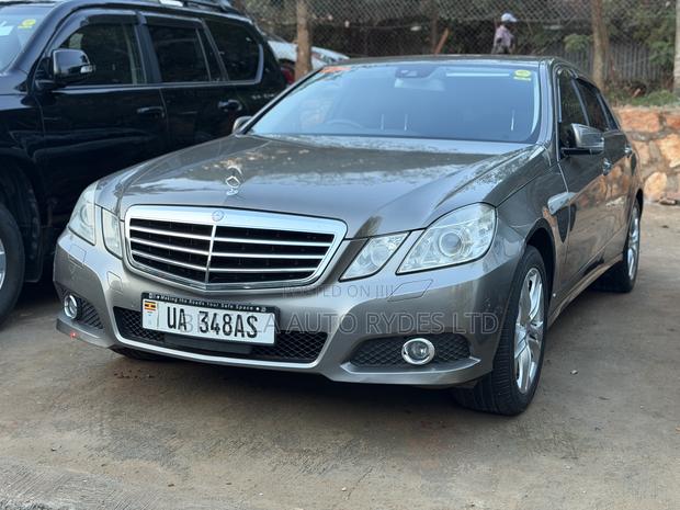 Mercedes-Benz E300 2011 Gray