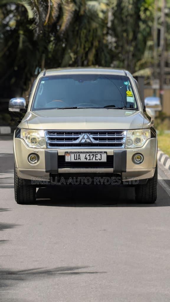 Mitsubishi Pajero 2011 Gray
