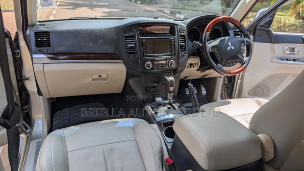 Mitsubishi Pajero 2011 Gray
