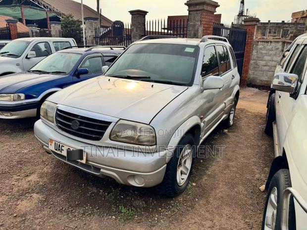Suzuki Escudo 2005 Silver