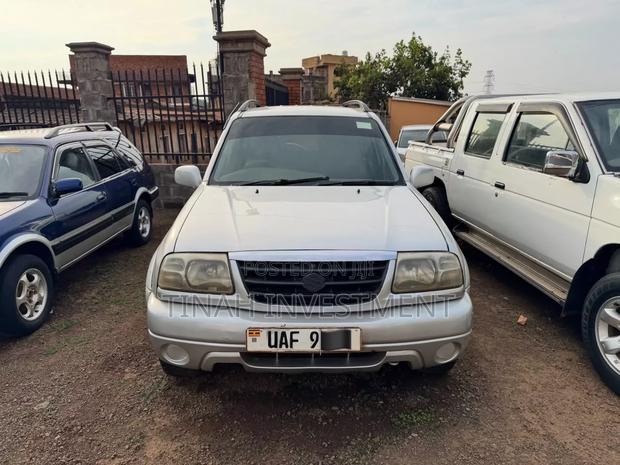 Suzuki Escudo 2005 Silver