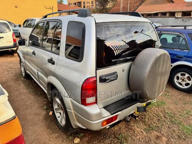 Suzuki Escudo 2005 Silver