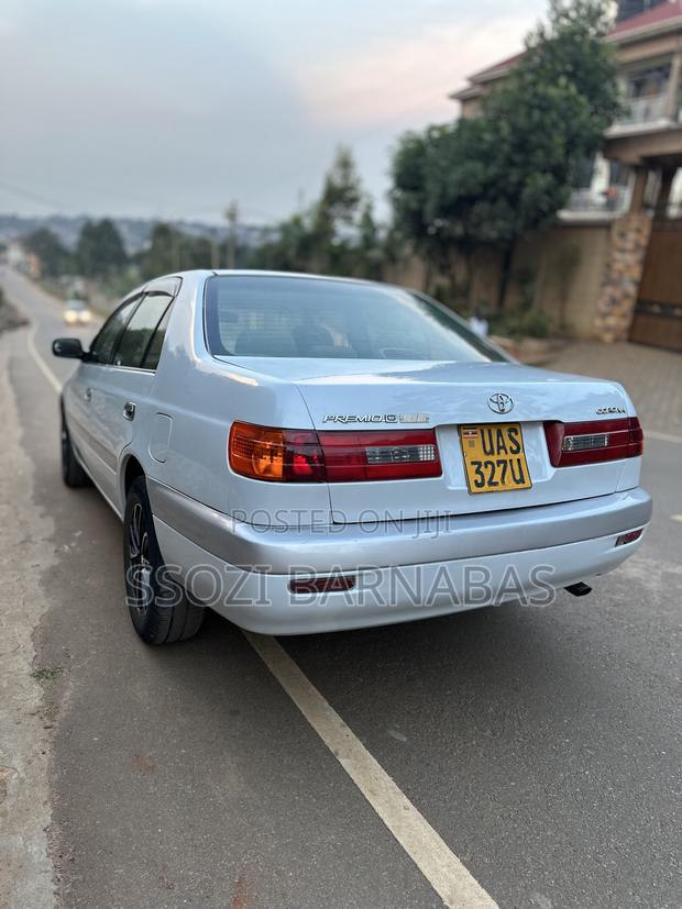 Toyota Premio 2001
