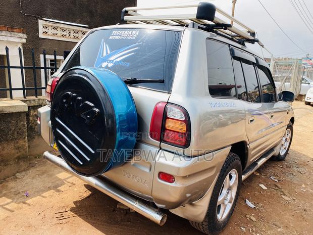 Toyota RAV4 Automatic 2000 Silver