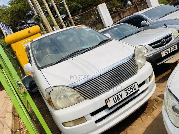 Toyota Regius 1998